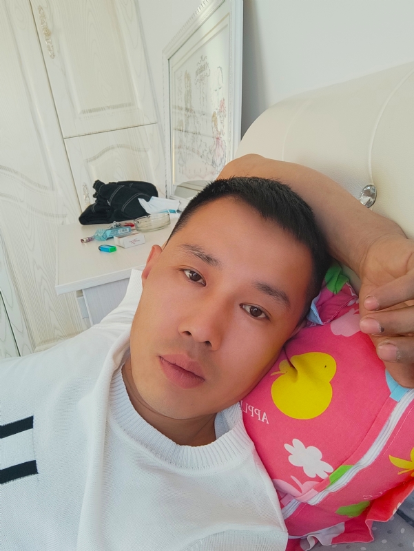一个人的第一张照片--和田上门女婿服务网